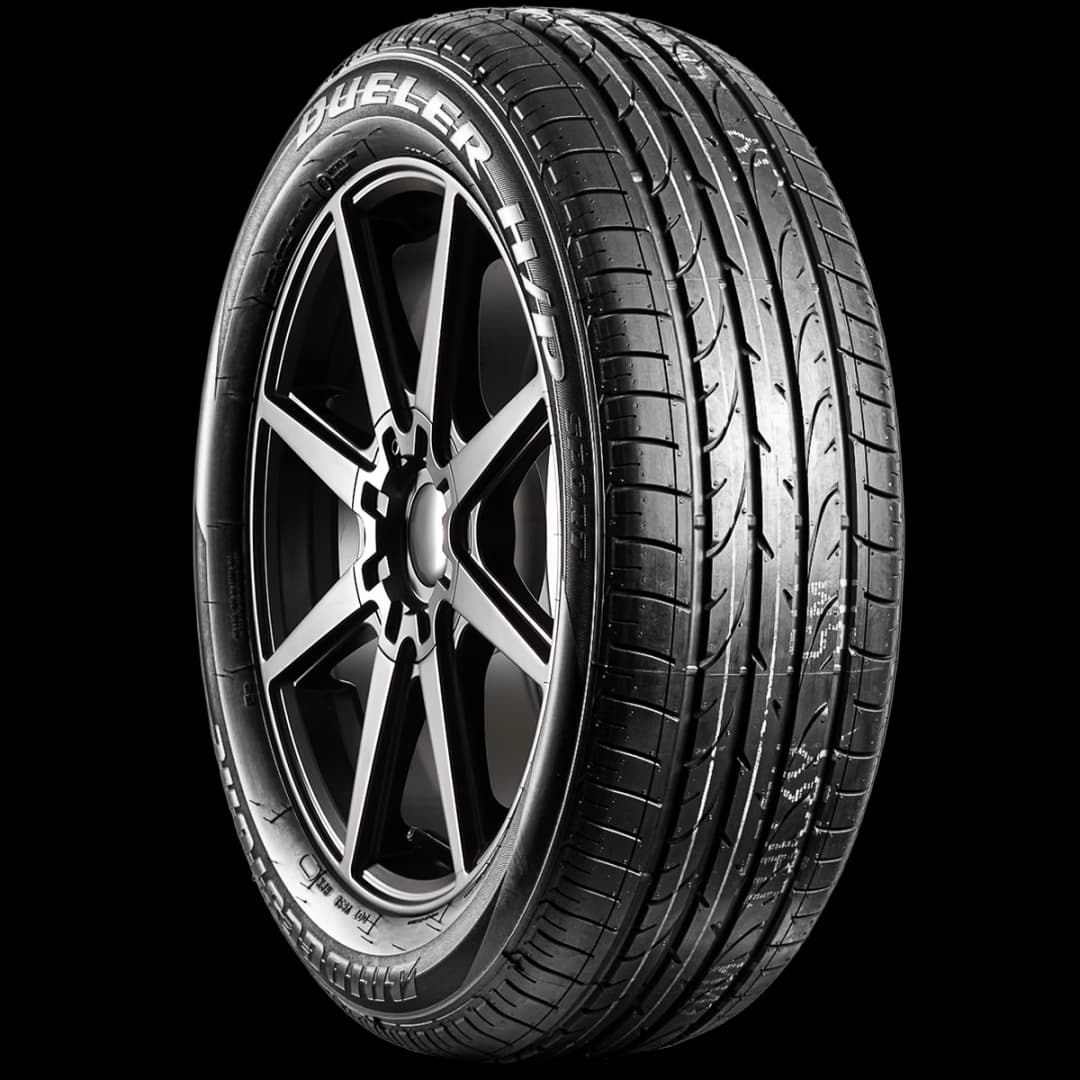 Bridgestone Dueler H/P Sport 17" angled tire