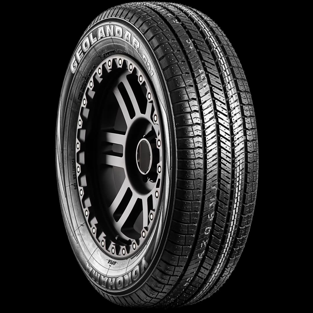 Yokohama Geolander G91A 17" angled tire