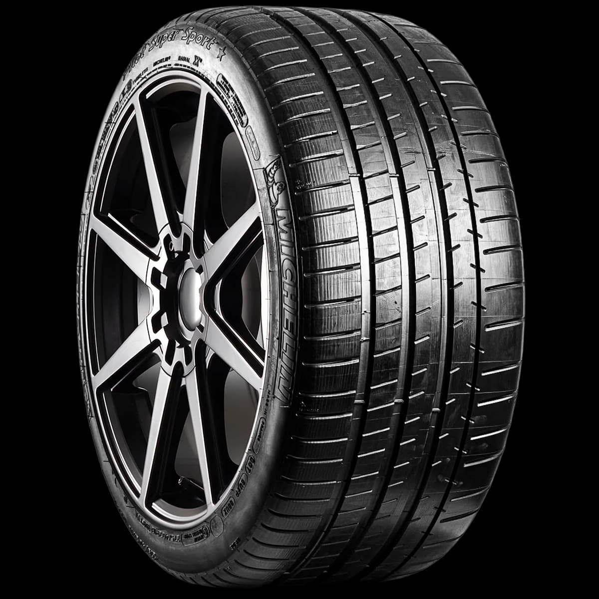 Michelin Pilot Super Sport 17" angled tire