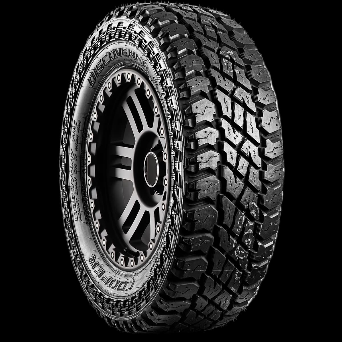 Cooper Discoverer S/T Maxx 17" angled tire