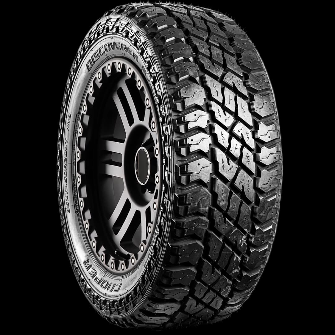 Cooper Discoverer S/T Maxx 20" angled tire