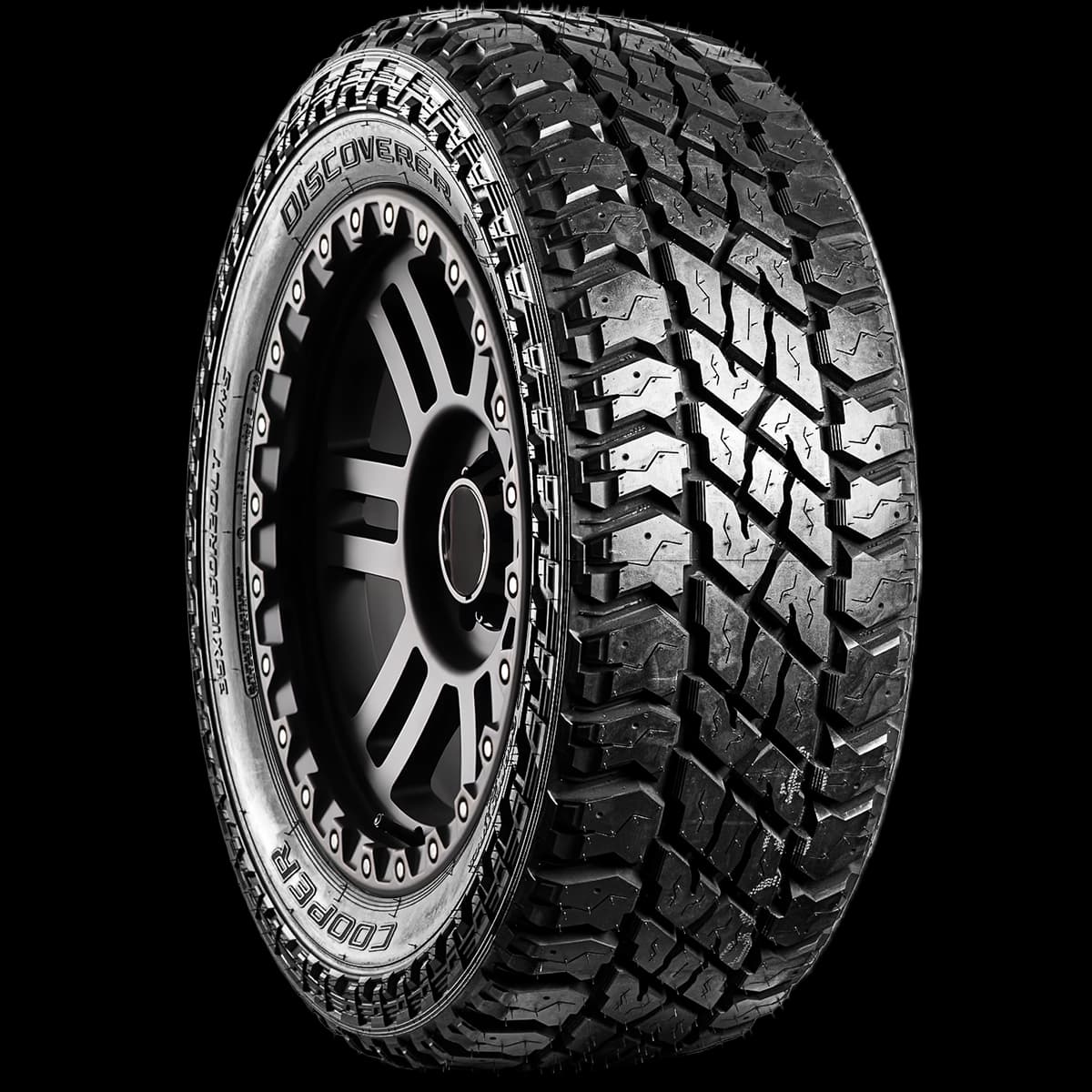 Cooper Discoverer S/T Maxx 20" angled tire