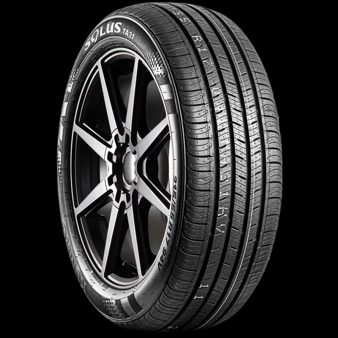 Kumho Solus TA31 17" angled tire