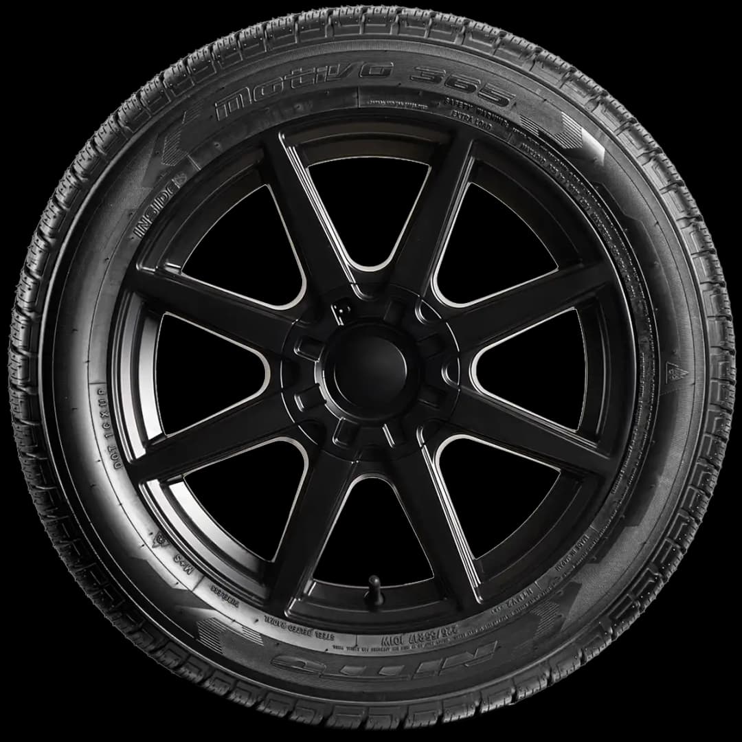 Nitto Motivo 17" side tire