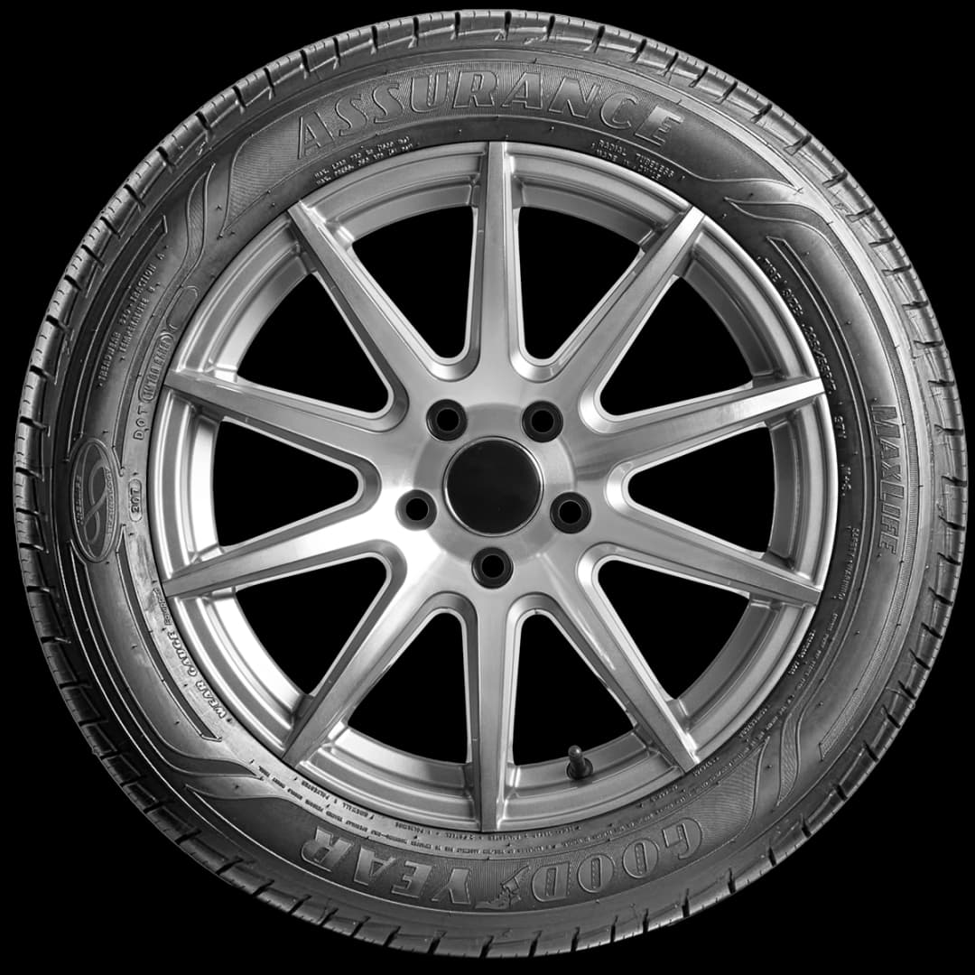 Goodyear Assurance Maxlife 17" side tire