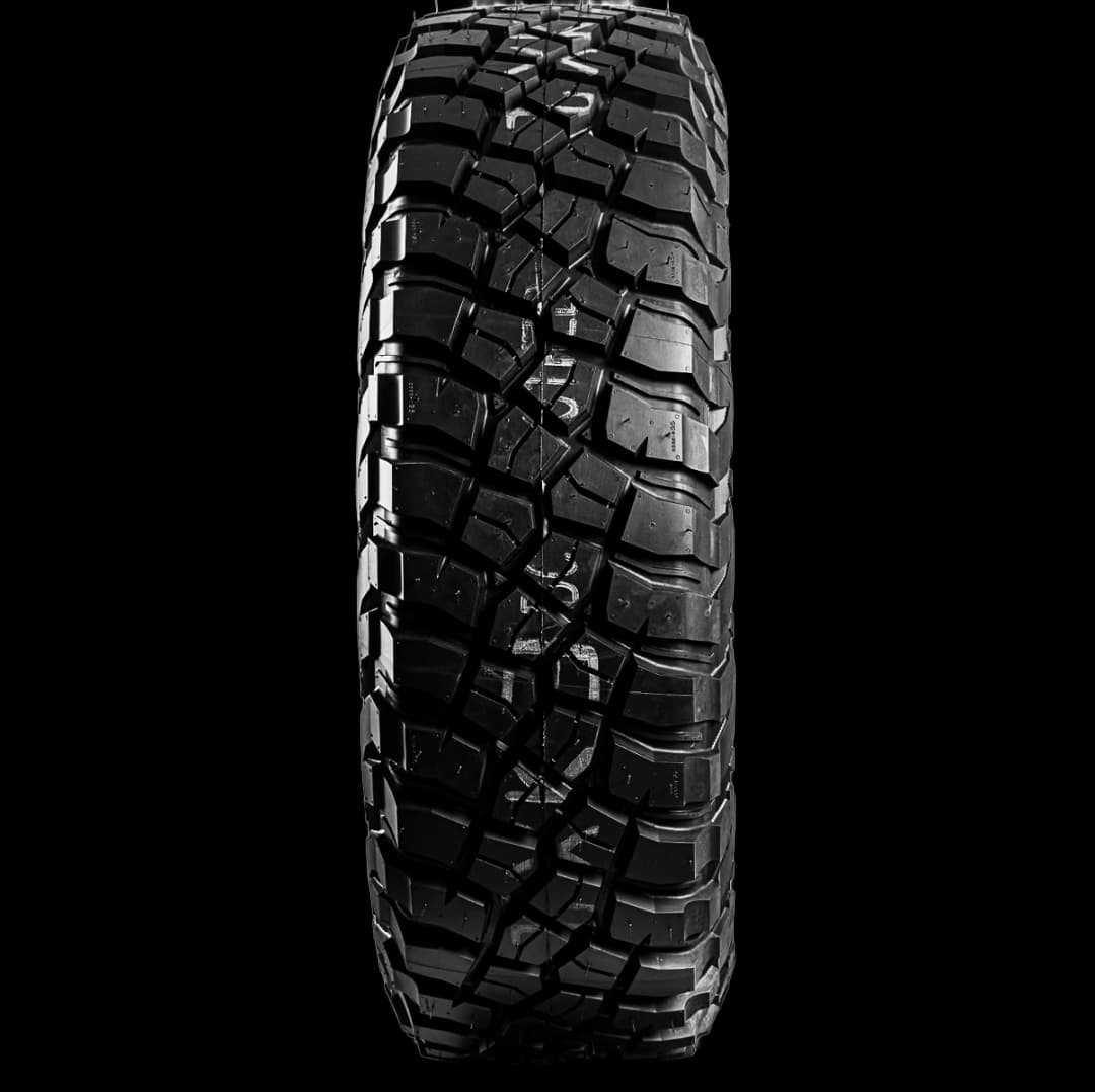 BFGoodrich Mud Terrain TA KM3 17" front tire