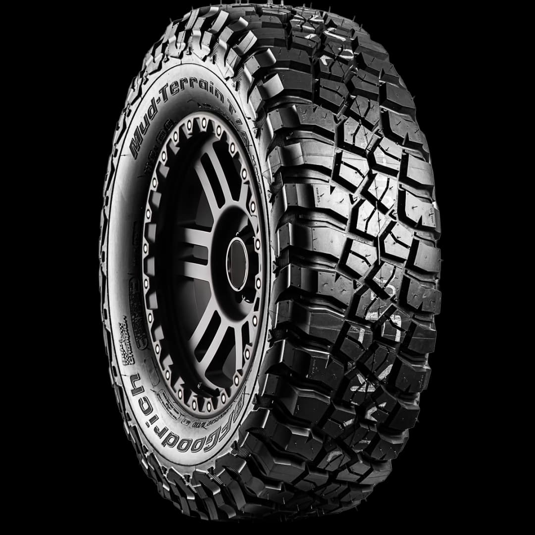 BFGoodrich Mud Terrain TA KM3 17" angled tire