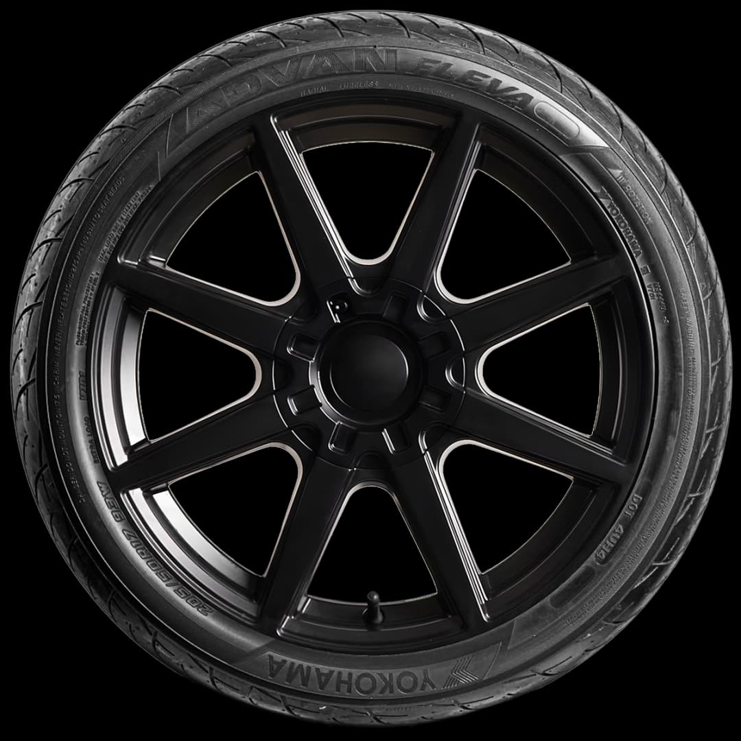 Yokohama Advan Fleva V701 17" side tire