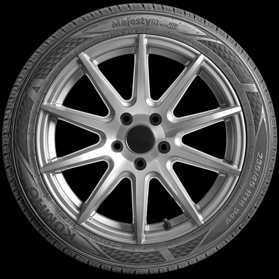 Kumho Majesty 9 Solus TA91 17" side tire