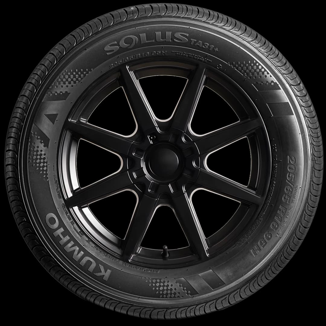 Kumho Solus TA31+ 17" side tire