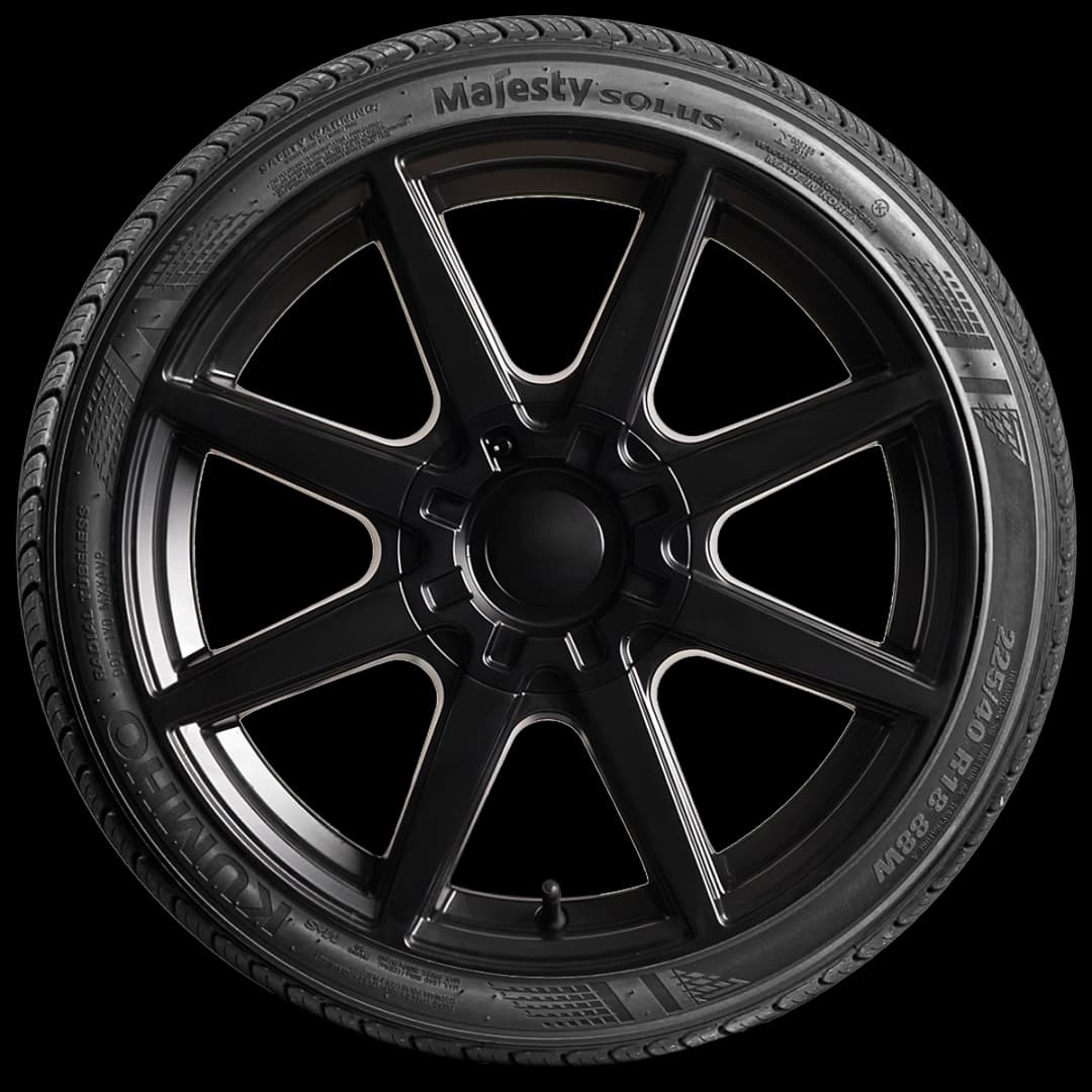 Kumho Majesty Solus 17" side tire