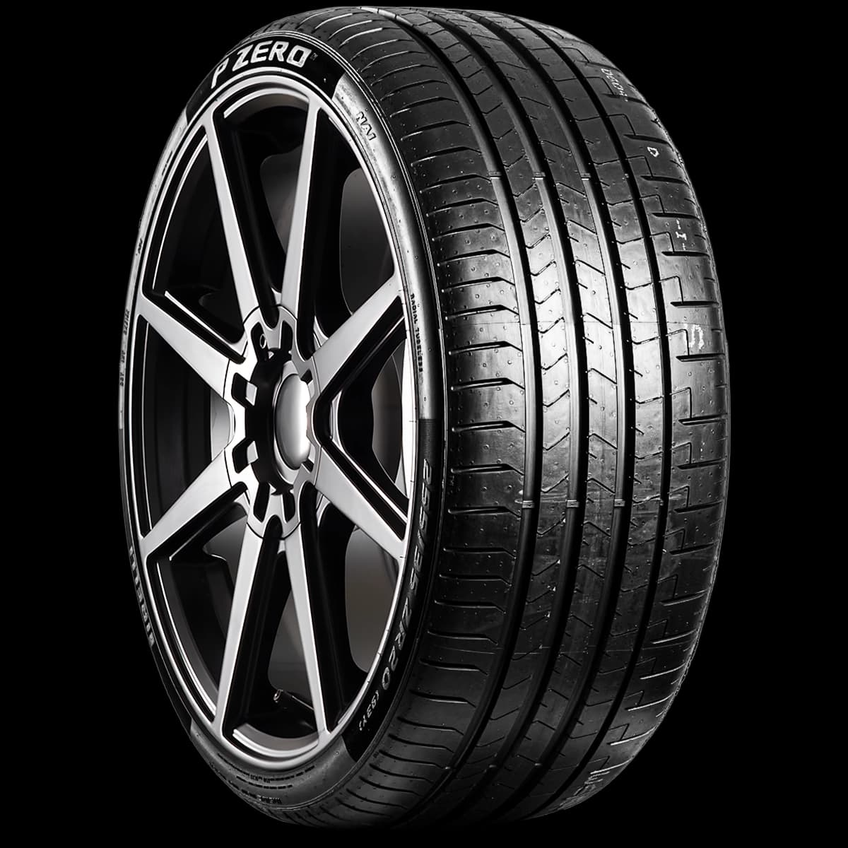 Pirelli Pzero PZ4 Sport 20" angled tire