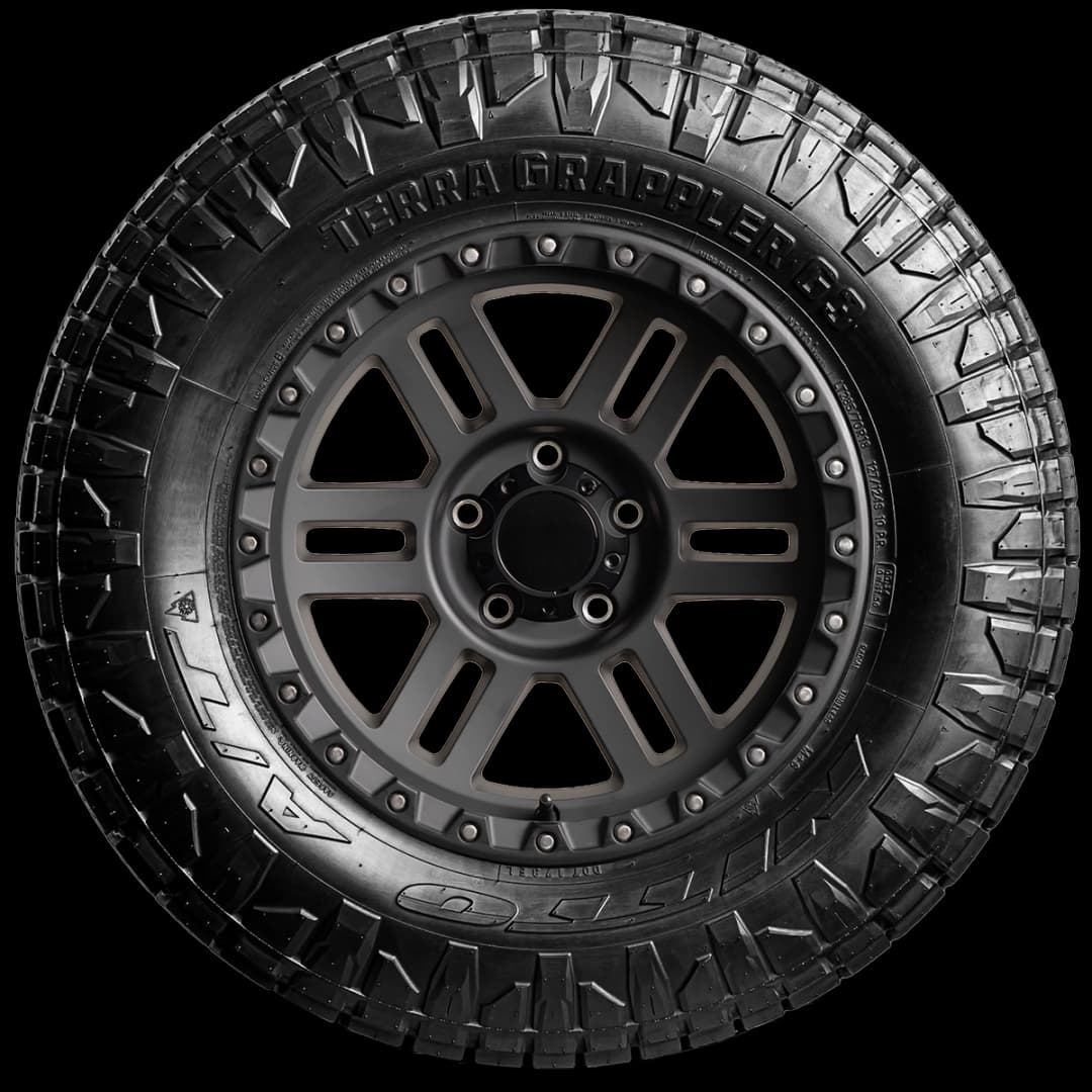 Nitto Recon Grappler AT 17" side tire