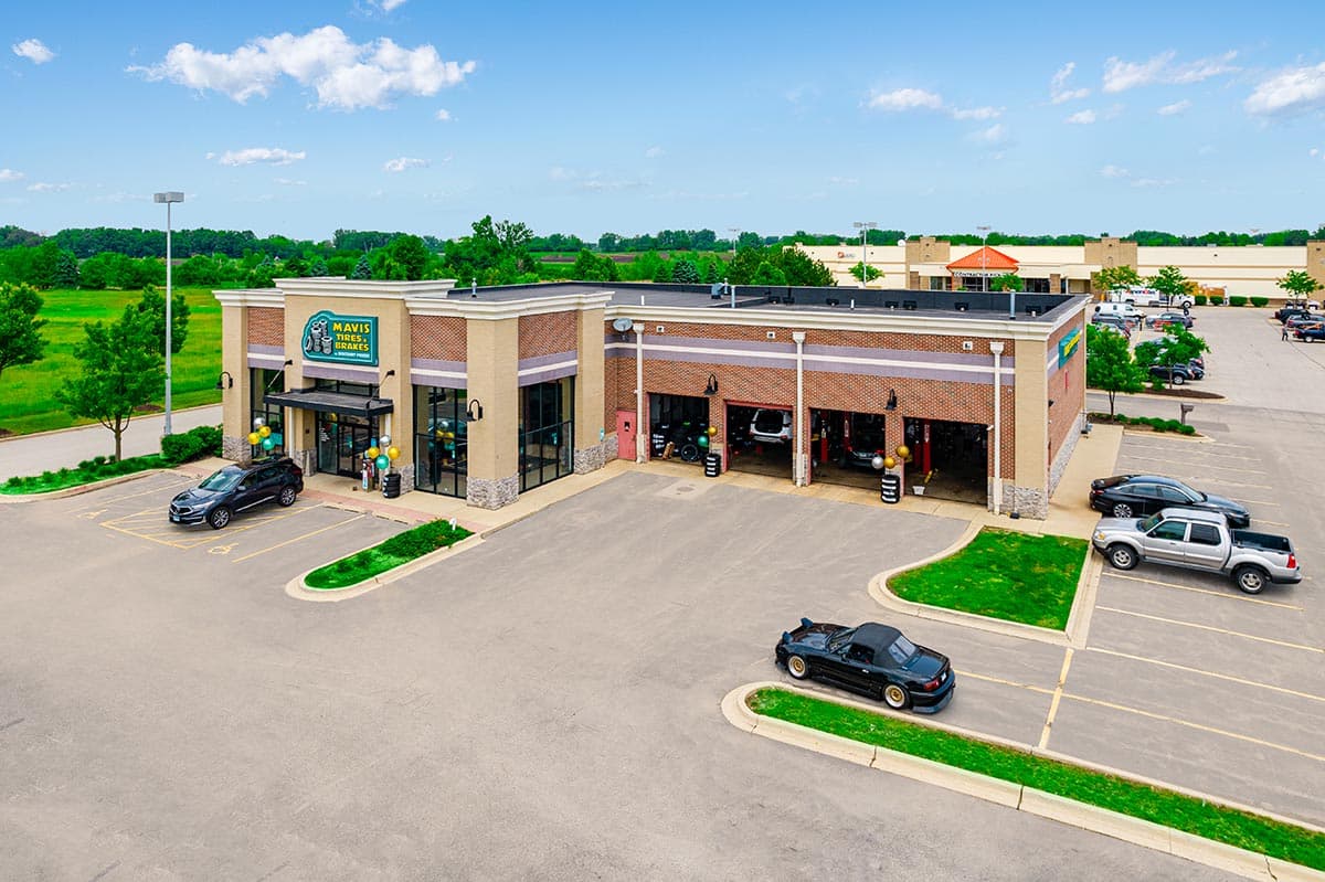 Store_1070 Tire Shop & Auto Repair in Mundelein, Illinois