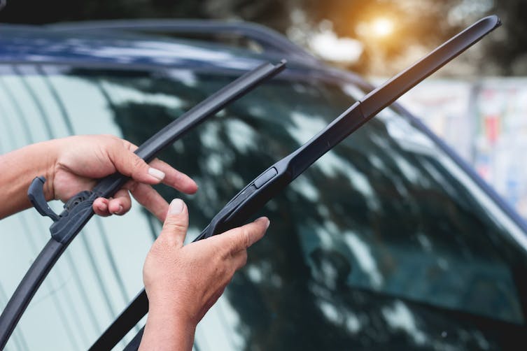 LC Image - How to Know When to Replace Your Wiper Blades